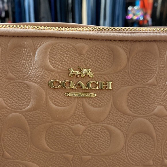 All leather Coach tote with signature embossed in leather - Picture 4 of 4